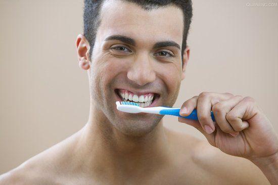 
一天不刷牙，你的牙齿会